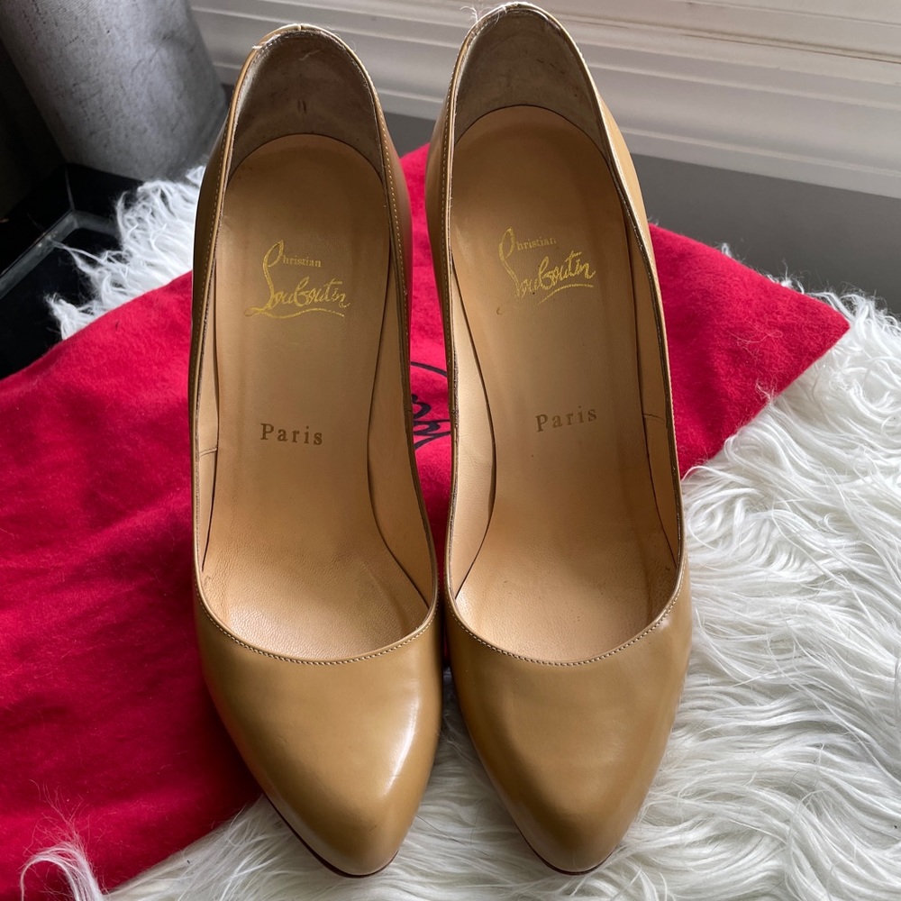 ❌SOLD❌ Christian Louboutin Decollete 868 100mm Camel Almond Toe Pumps 37.5